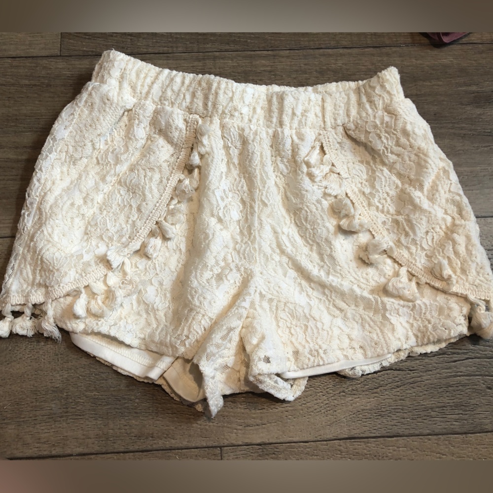 Blu Pepper Lace/Floral Shorts